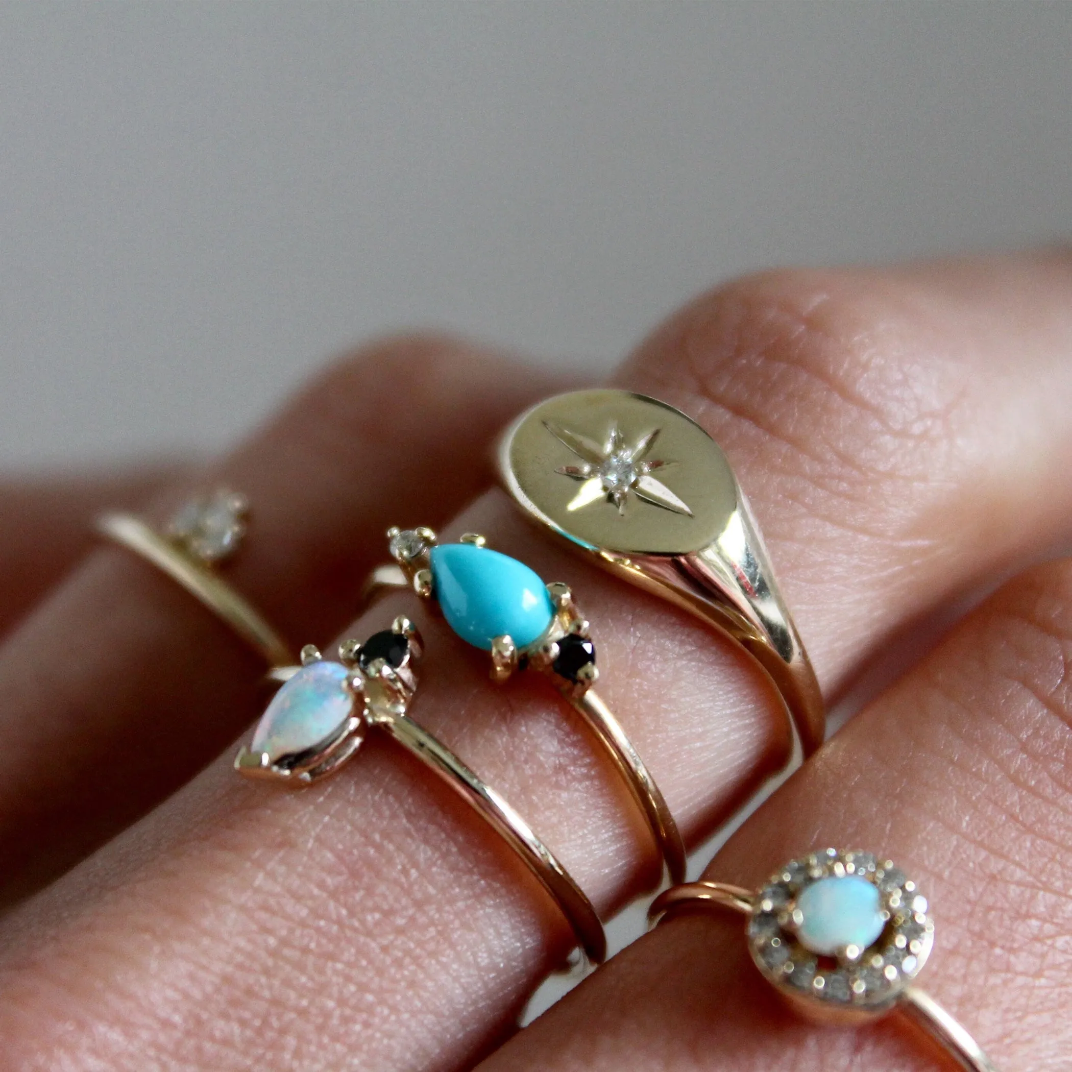 14K STARBURST SIGNET RING