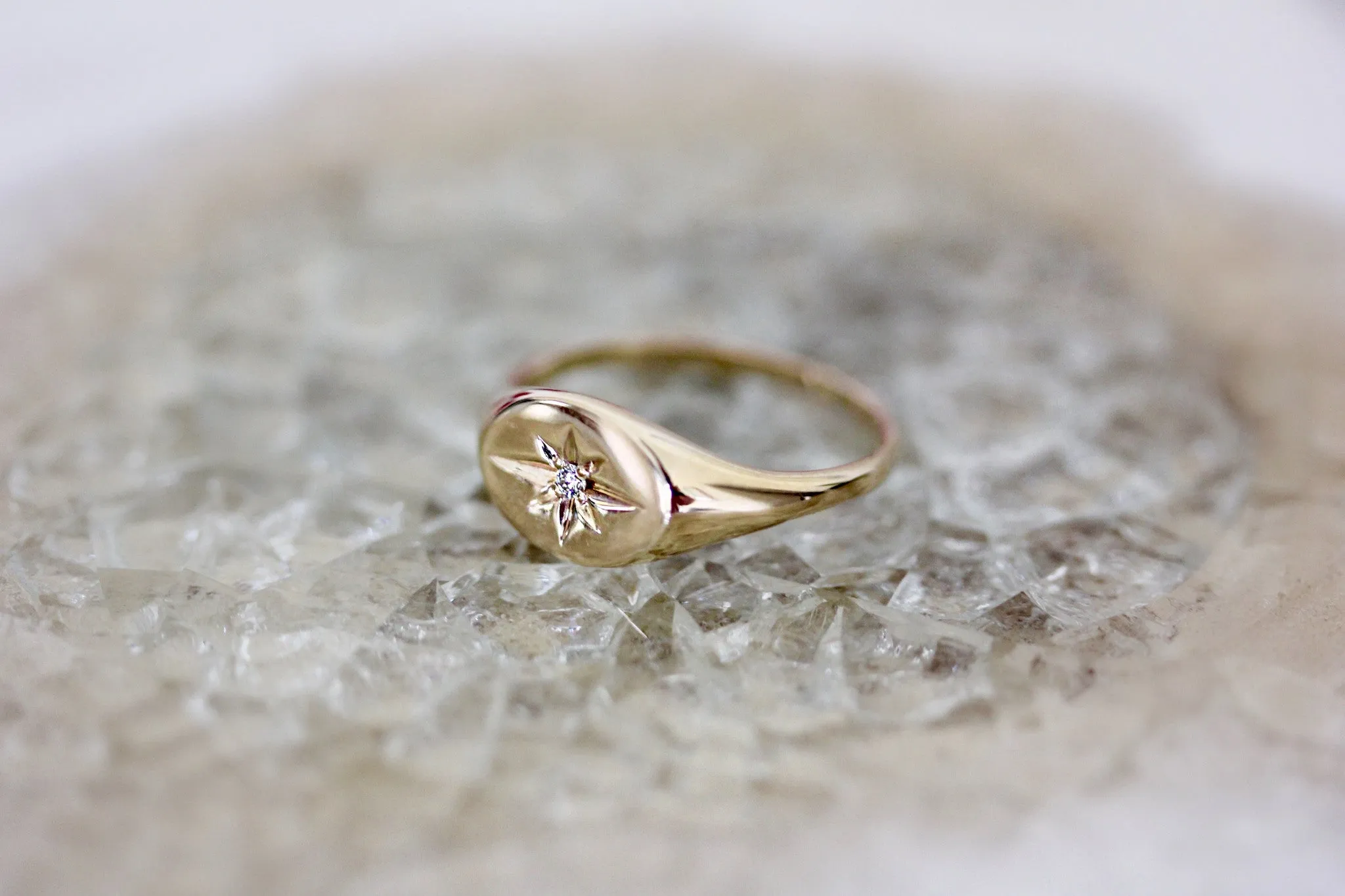 14K STARBURST SIGNET RING
