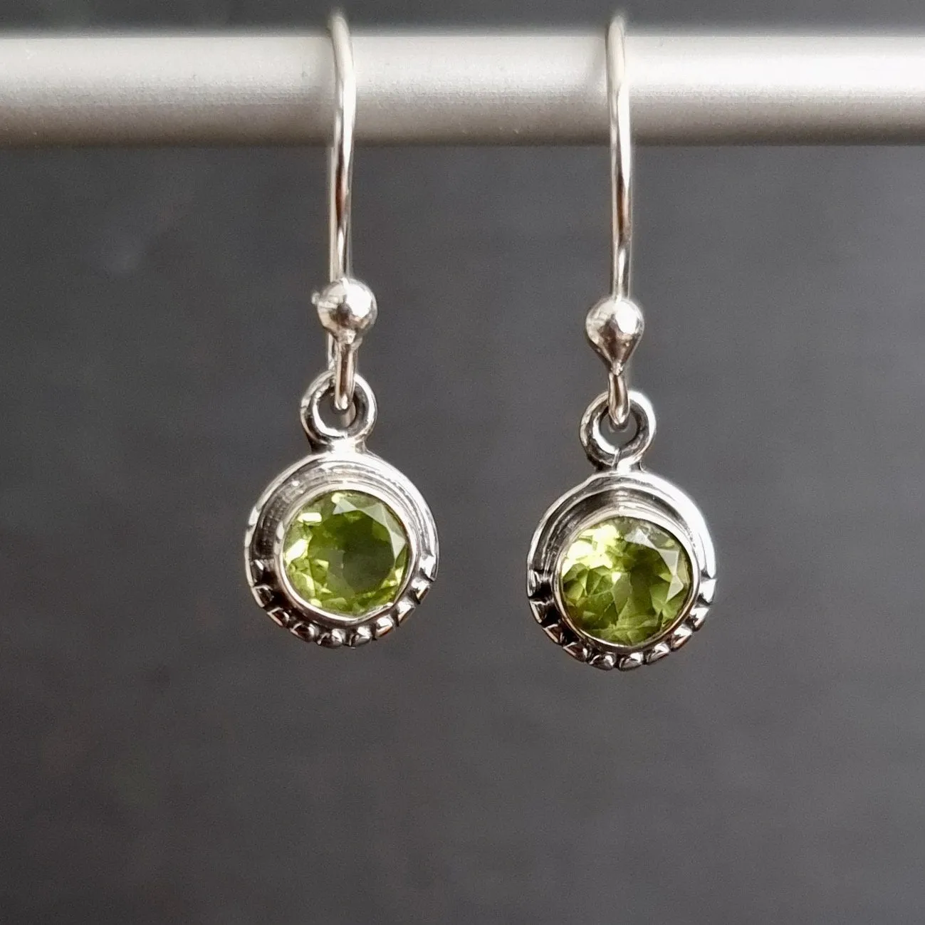 Boho Round 6mm Peridot 925 Silver Earrings, E86P