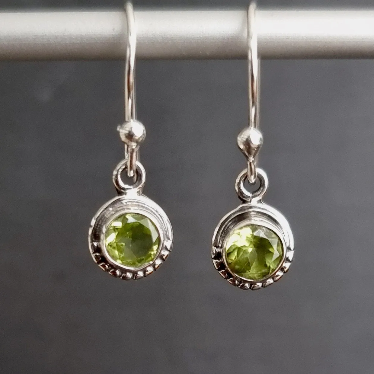 Boho Round 6mm Peridot 925 Silver Earrings, E86P