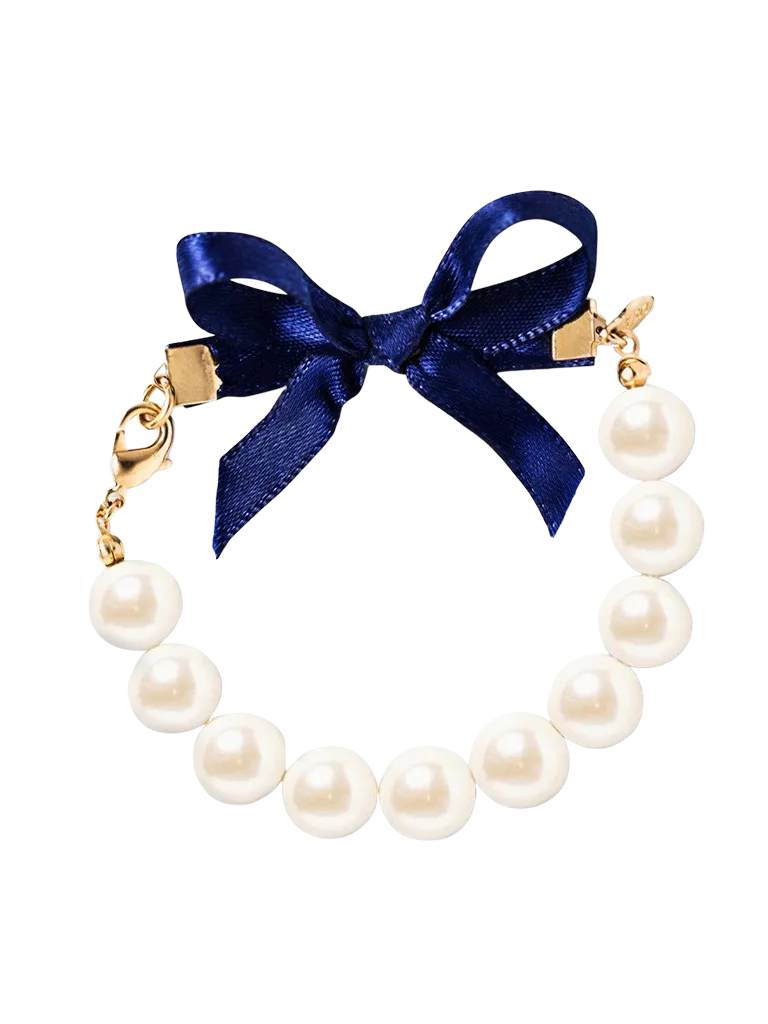 Classy Girls Wear Pearls