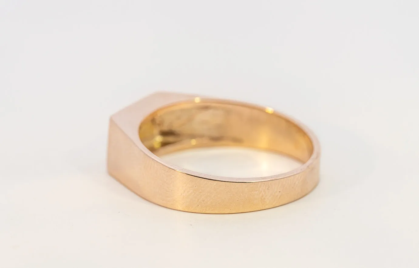 Elegant Unisex Yellow Gold Diamond Signet Ring