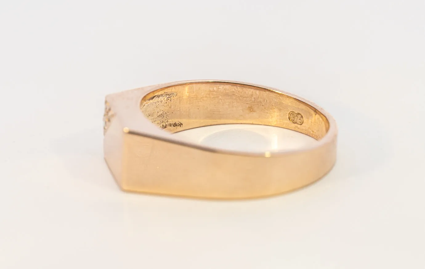 Elegant Unisex Yellow Gold Diamond Signet Ring