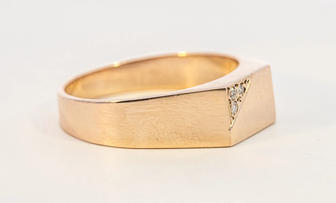 Elegant Unisex Yellow Gold Diamond Signet Ring
