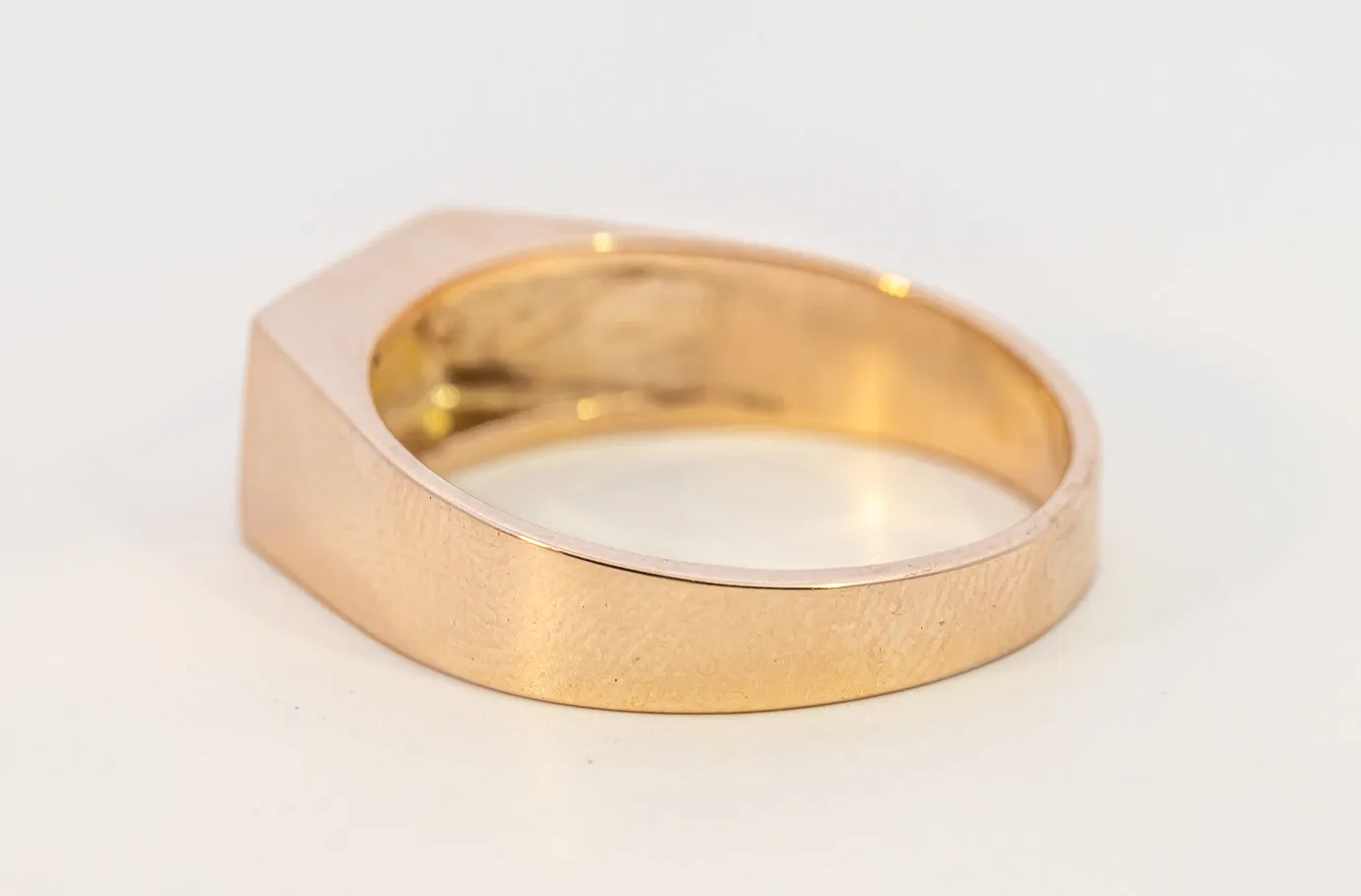 Elegant Unisex Yellow Gold Diamond Signet Ring