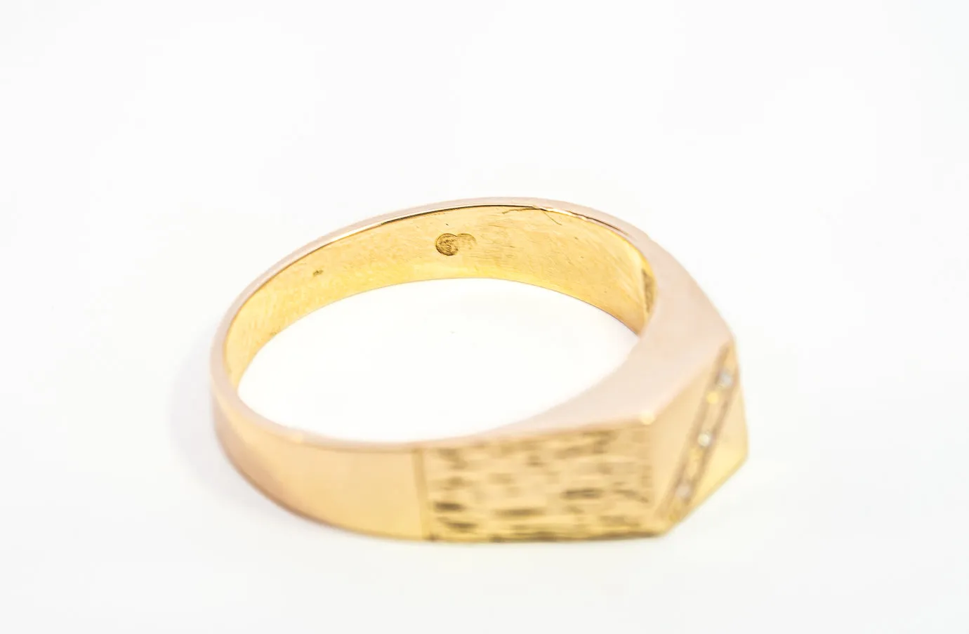 Elegant Unisex Yellow Gold Diamond Signet Ring