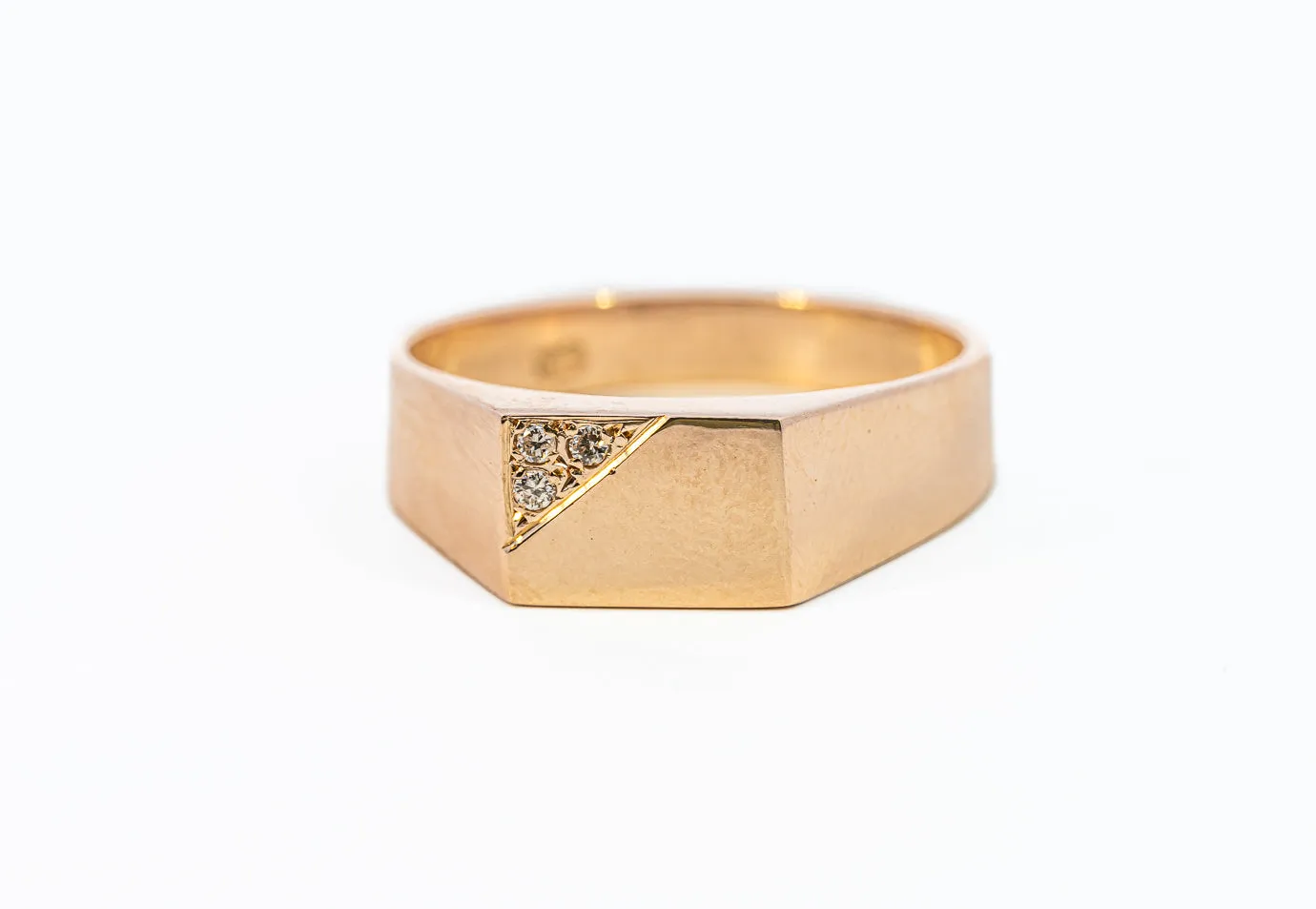 Elegant Unisex Yellow Gold Diamond Signet Ring