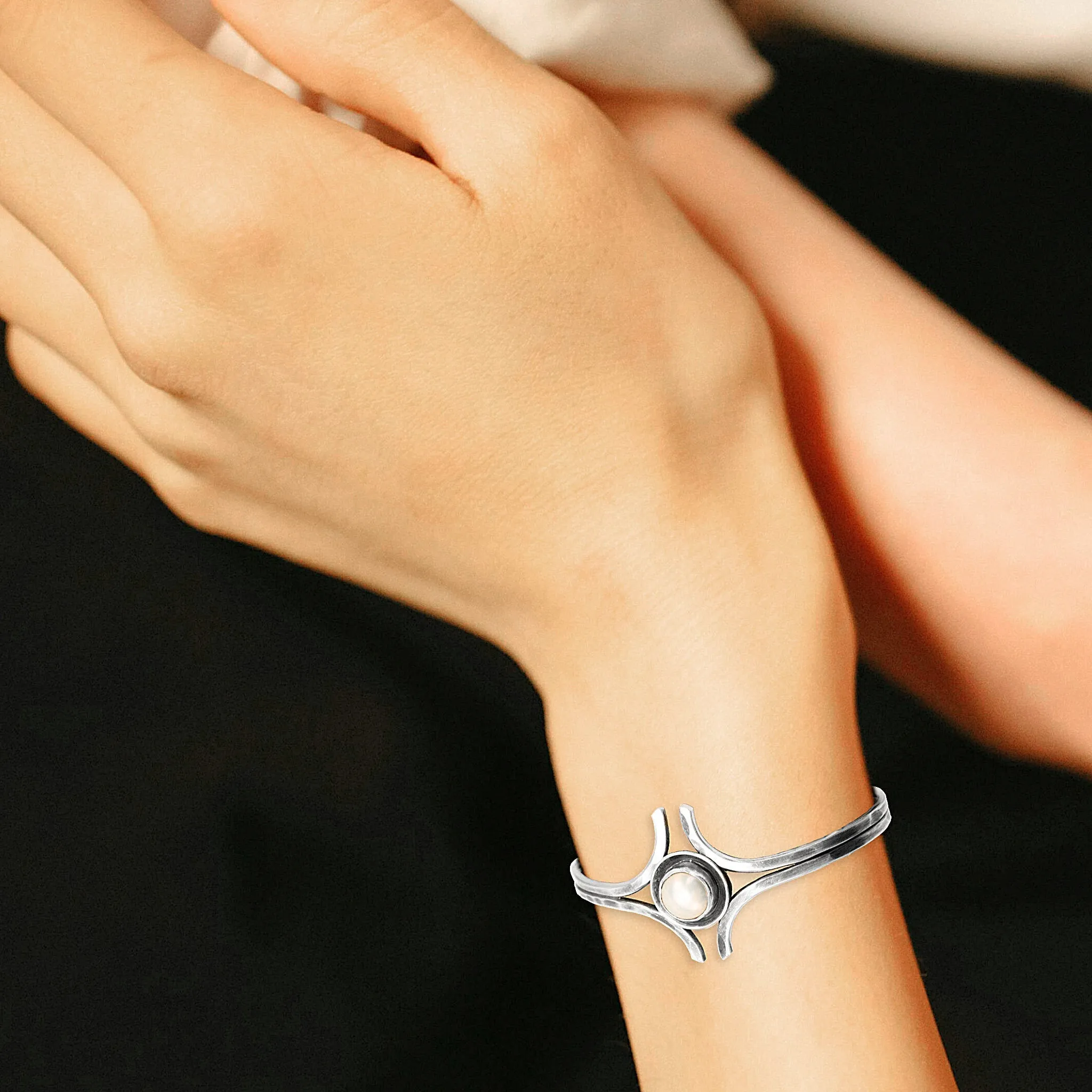 Flared Pearl Bracelet