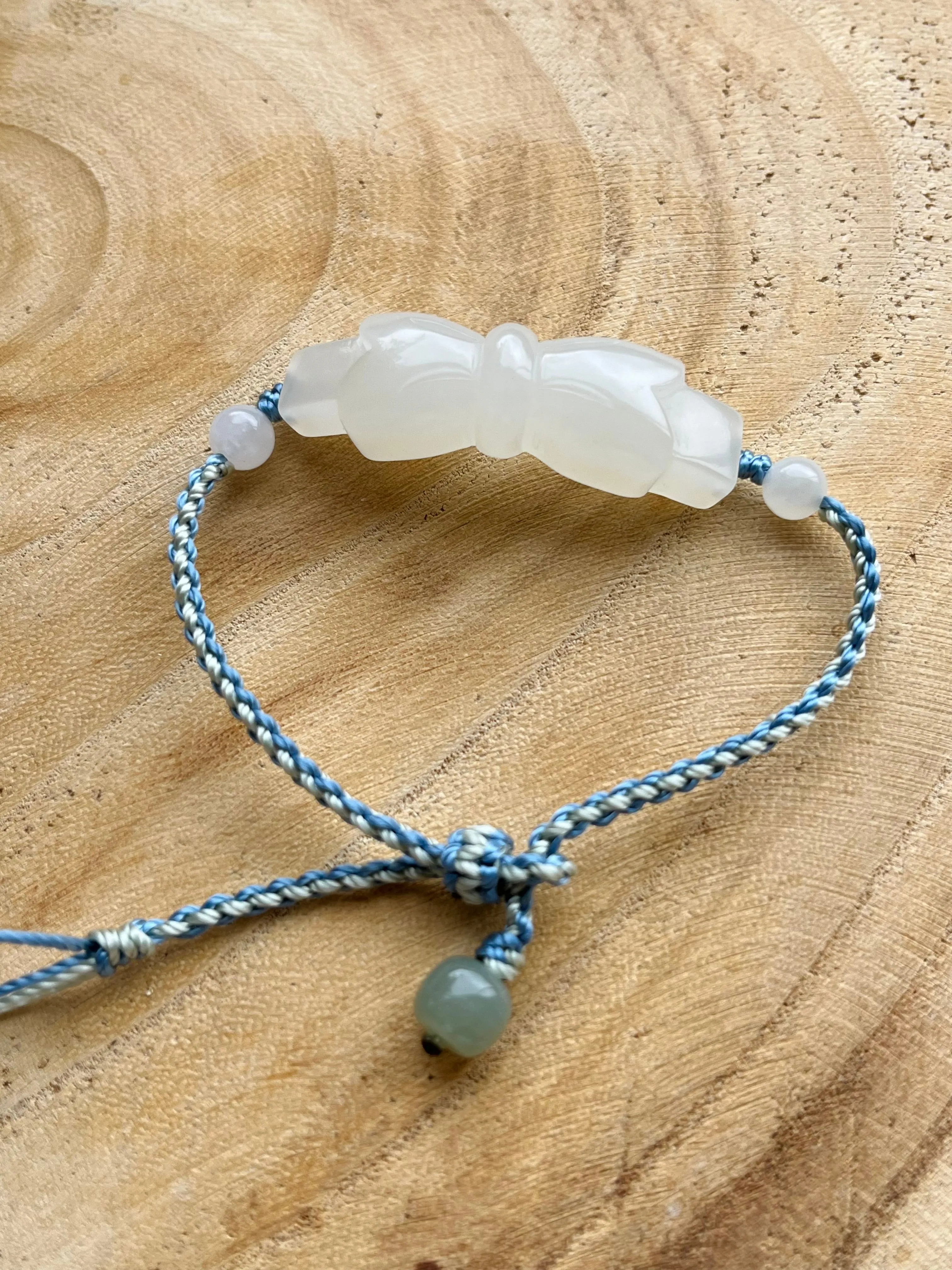 Handwoven Bracelet with a Hand Carved White Jade Bow Tie and Nephrite Beads, 手编和田白玉蝴蝶结手牌