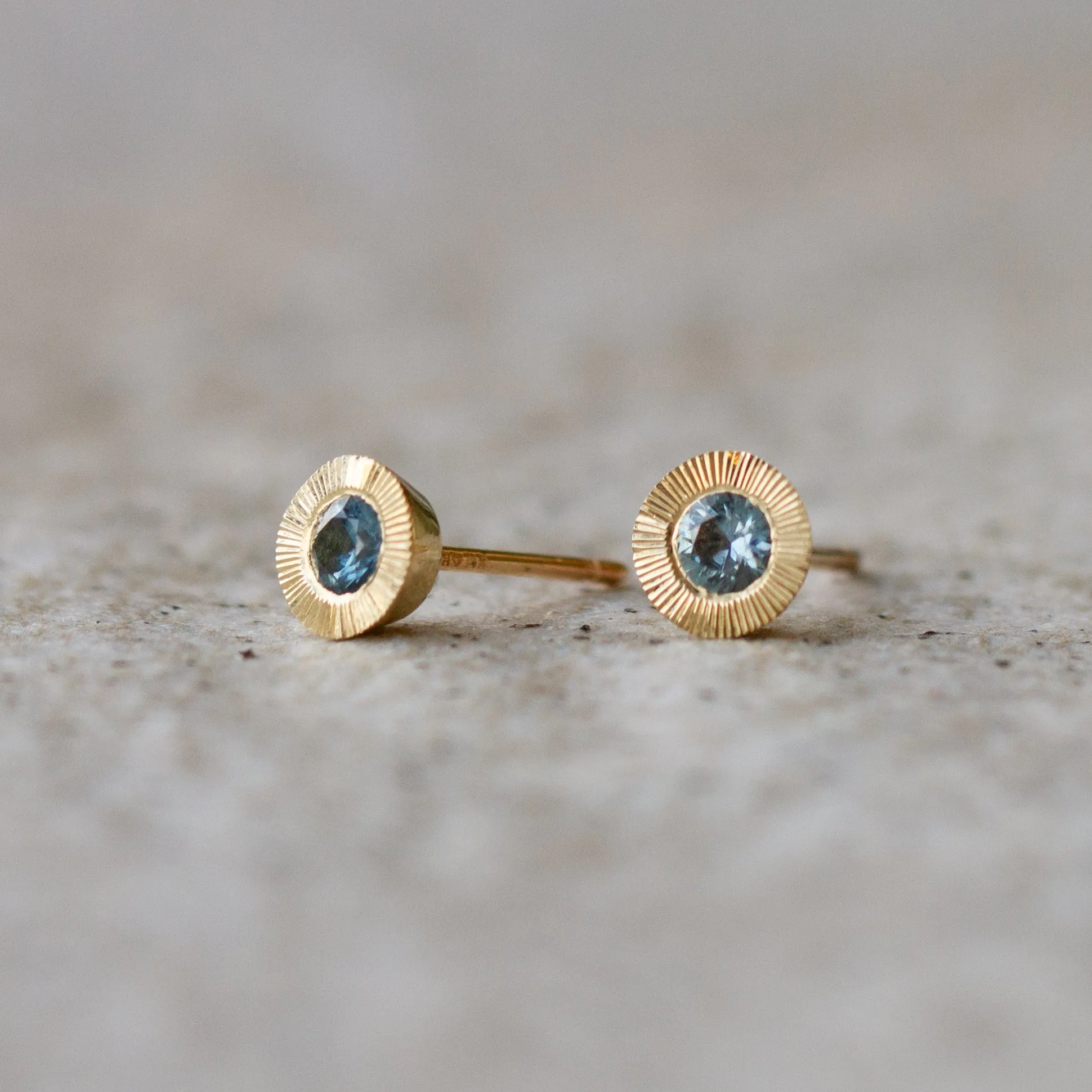 Large Aurora Teal Montana Sapphire Stud Earring in Yellow Gold