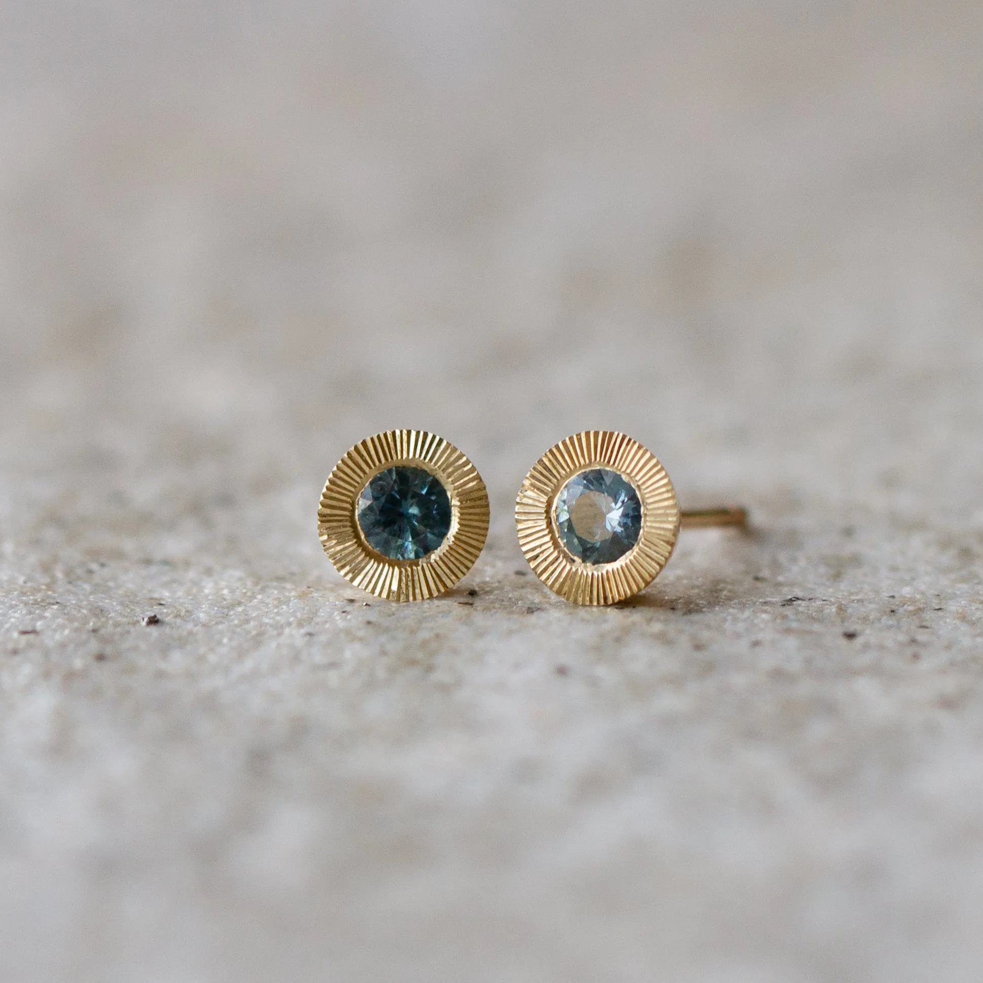 Large Aurora Teal Montana Sapphire Stud Earring in Yellow Gold