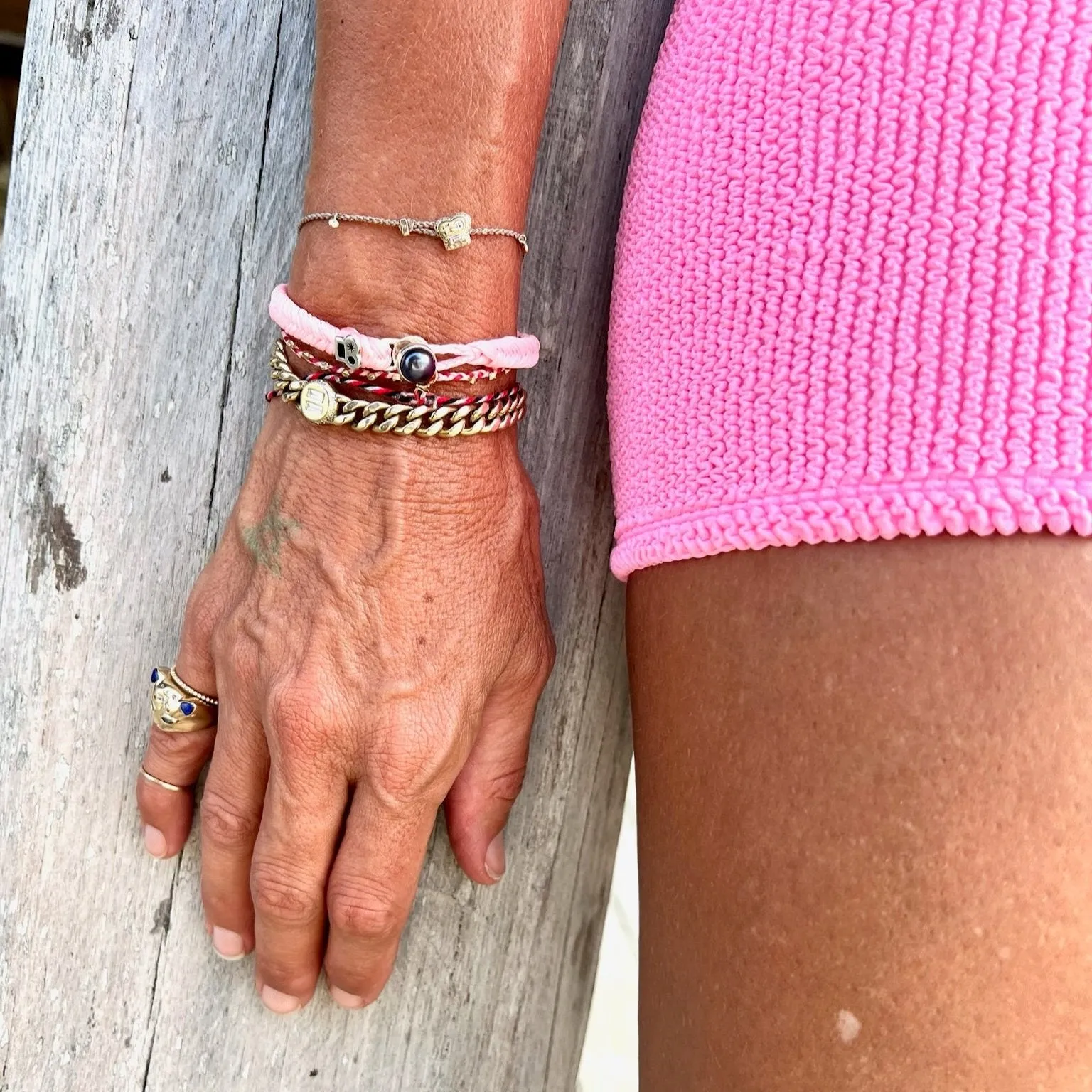 Max Icon Fishtail Button Bracelet in Cadillac Pink