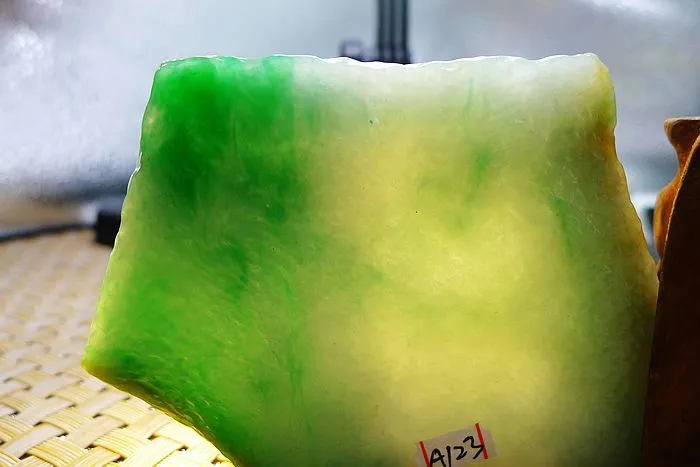Natural Jade Rough Jadeite Raw (108g,9.2X6X0.8cm)