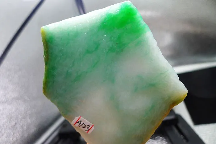 Natural Jade Rough Jadeite Raw (108g,9.2X6X0.8cm)