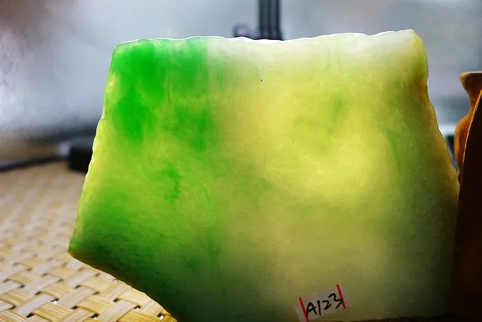 Natural Jade Rough Jadeite Raw (108g,9.2X6X0.8cm)