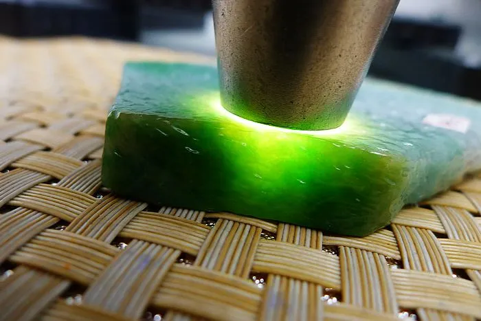 Natural Jade Rough Jadeite Raw (108g,9.2X6X0.8cm)