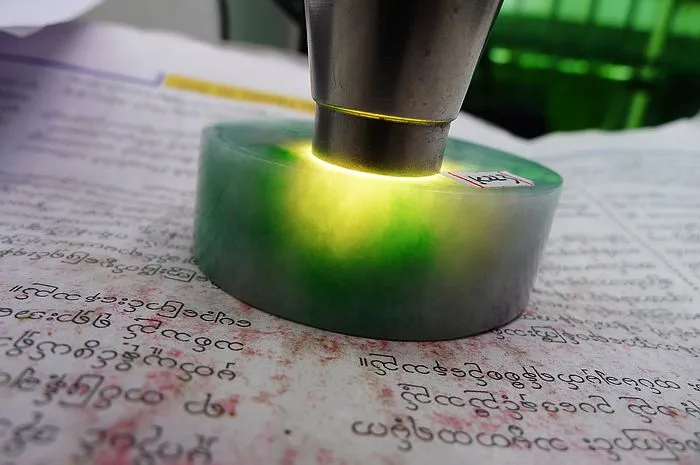Natural Jade Rough Jadeite Raw (131g,5.21x1.9cm)
