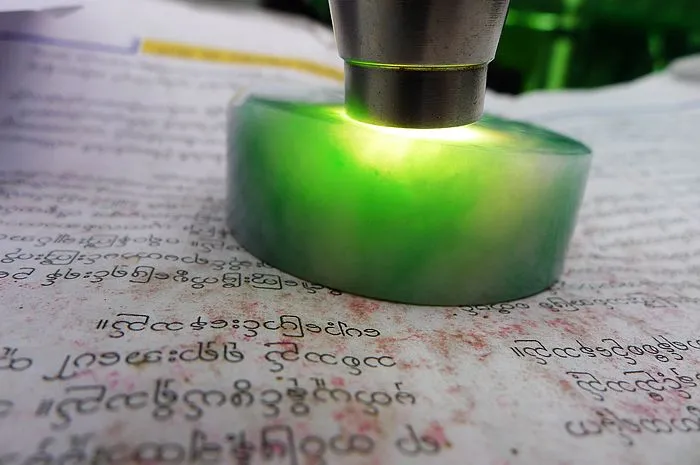 Natural Jade Rough Jadeite Raw (131g,5.21x1.9cm)