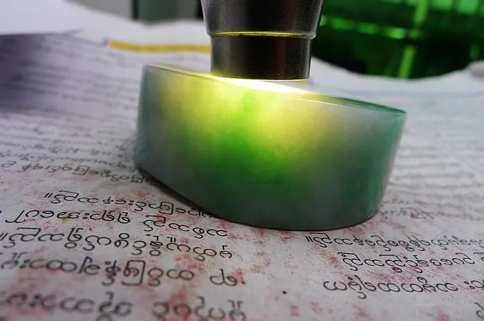 Natural Jade Rough Jadeite Raw (131g,5.21x1.9cm)