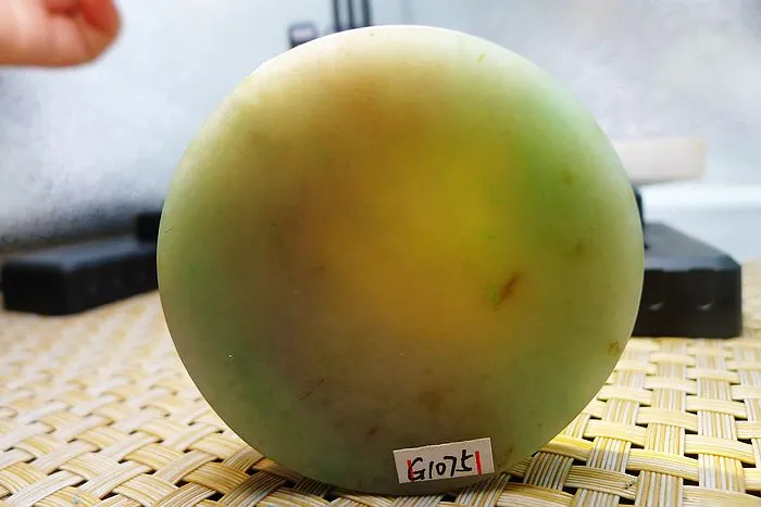 Natural Jade Rough Jadeite Raw (133g,5.65X5.65X1.55cm)