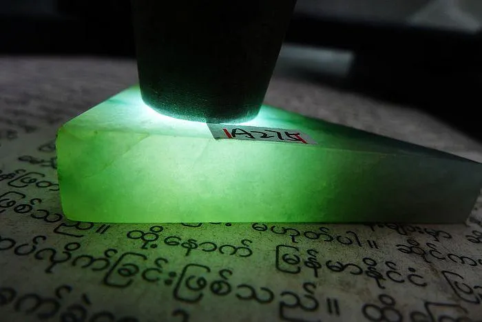 Natural Jade Rough Jadeite Raw (37g,5X3.1X0.9cm)