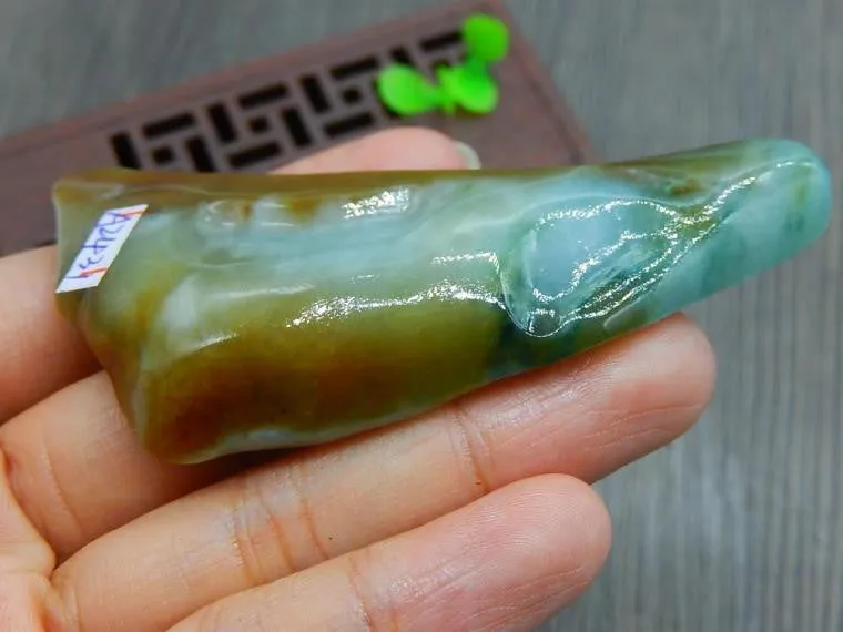 Natural Jade Rough Jadeite Raw (61g, 81X34X14mm)
