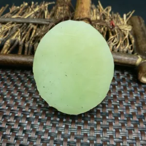 Natural Kunlun Jade Rough Nephrite Raw (105g,4.5X5.3X1.9cm)