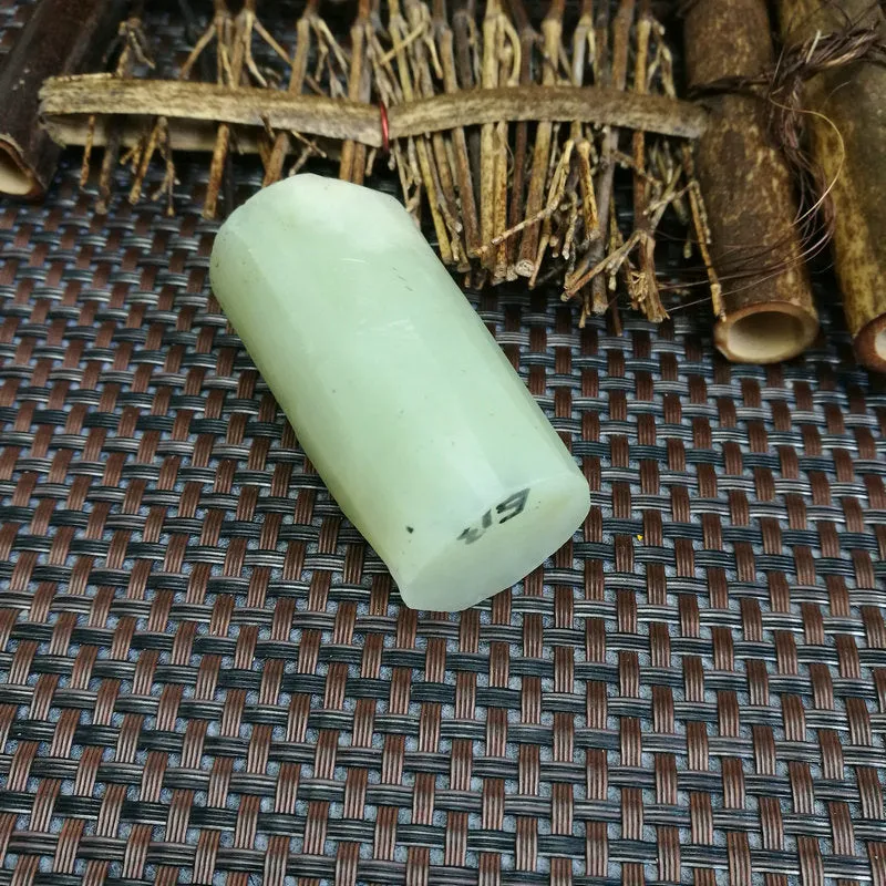 Natural Kunlun Jade Rough Nephrite Raw (110g,5.8X2.6cm)