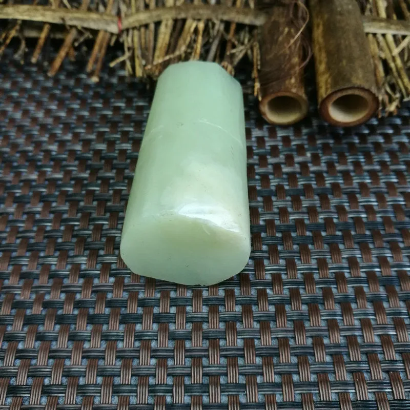 Natural Kunlun Jade Rough Nephrite Raw (110g,5.8X2.6cm)