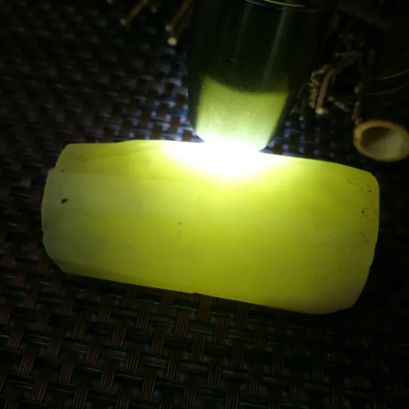 Natural Kunlun Jade Rough Nephrite Raw (110g,5.8X2.6cm)