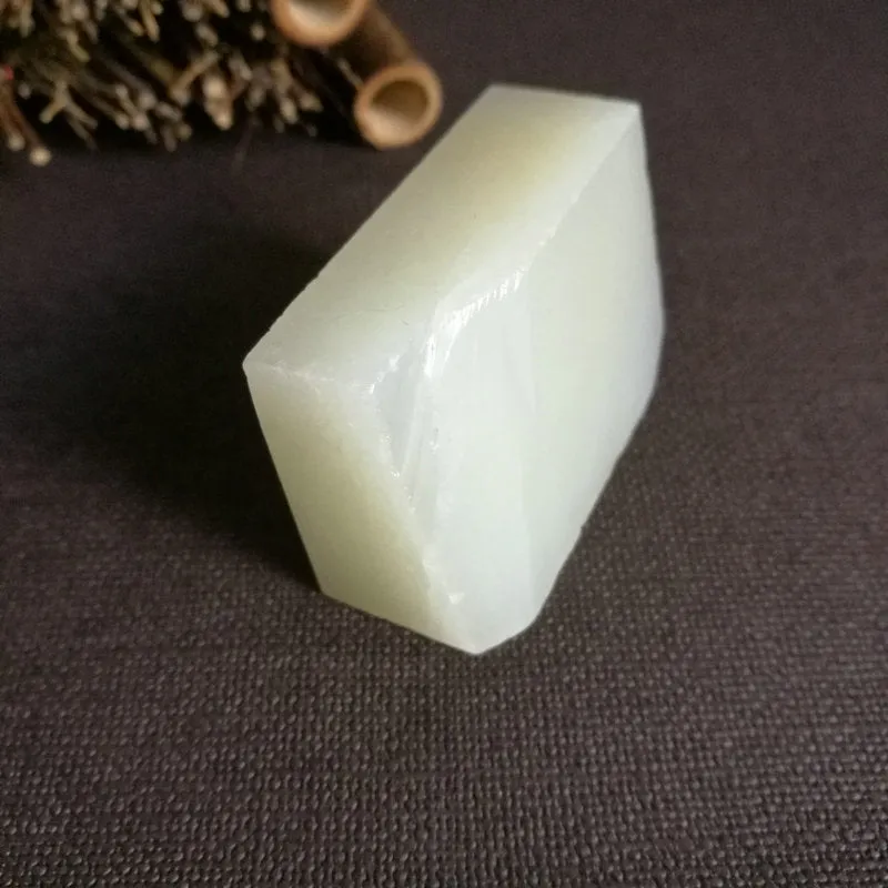 Natural Kunlun Jade Rough Nephrite Raw (116g,5.4X3.5X2.5cm)