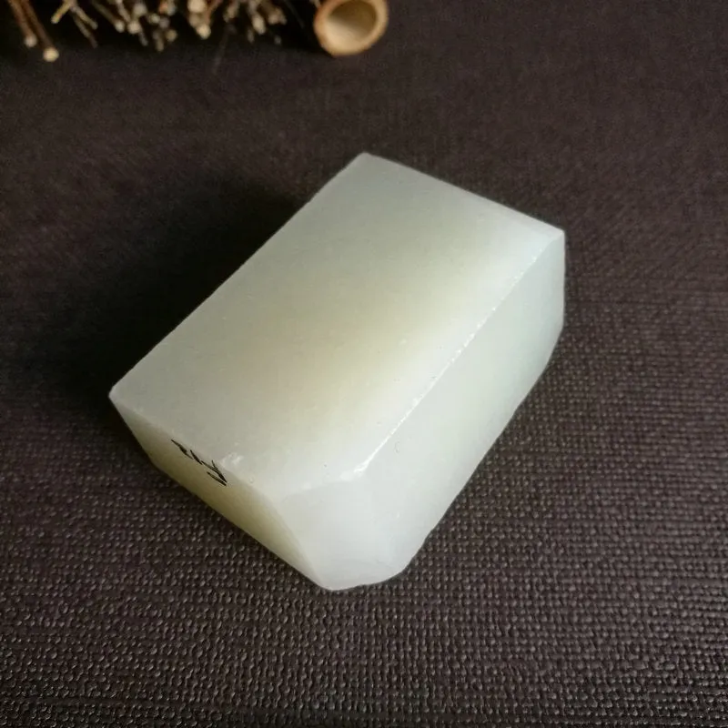 Natural Kunlun Jade Rough Nephrite Raw (116g,5.4X3.5X2.5cm)