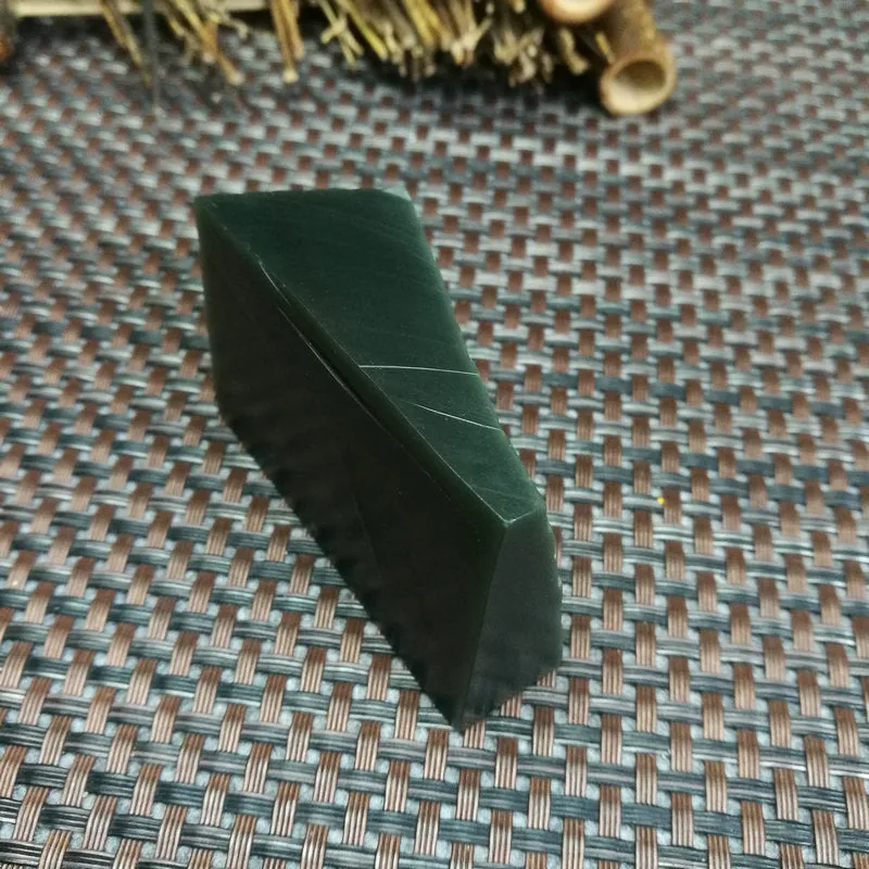 Natural Kunlun Jade Rough Nephrite Raw (119g,5.3X3.7X0.6cm)