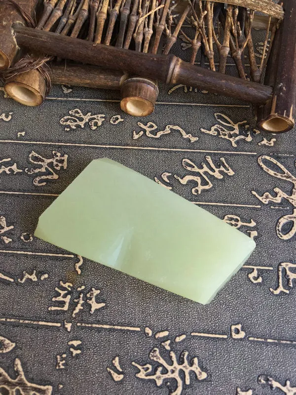 Natural Kunlun Jade Rough Nephrite Raw (120g, 7X4.3X1.6cm)