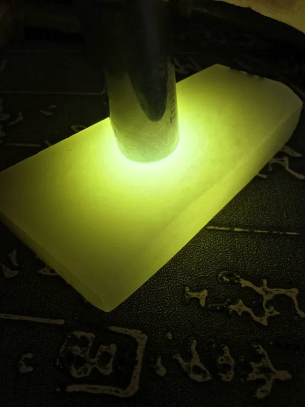 Natural Kunlun Jade Rough Nephrite Raw (120g, 7X4.3X1.6cm)