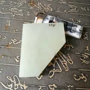 Natural Kunlun Jade Rough Nephrite Raw (129g, 8X6.4X0.9cm)