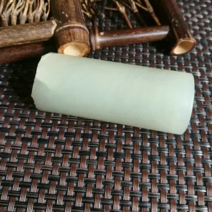Natural Kunlun Jade Rough Nephrite Raw (129g,6.9X2.9cm)