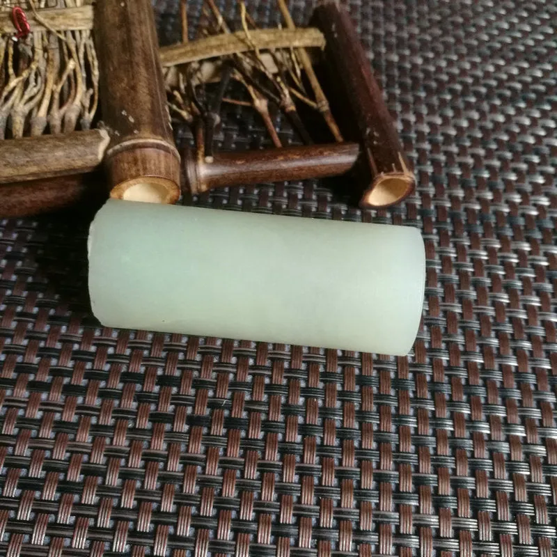 Natural Kunlun Jade Rough Nephrite Raw (129g,6.9X2.9cm)