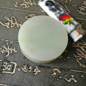 Natural Kunlun Jade Rough Nephrite Raw (135g, 5.9X1.7cm)