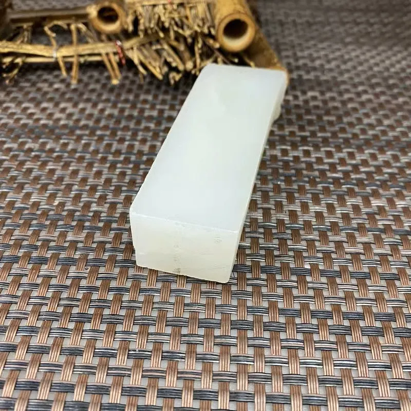 Natural Kunlun Jade Rough Nephrite Raw (137g,8.5X2.6X1.9cm)