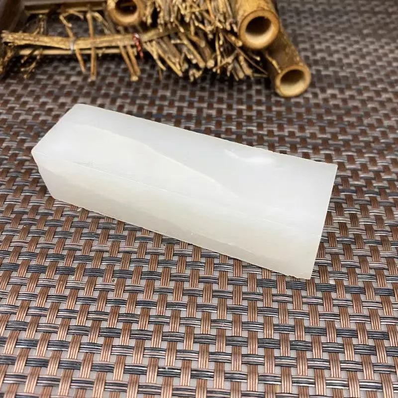 Natural Kunlun Jade Rough Nephrite Raw (137g,8.5X2.6X1.9cm)
