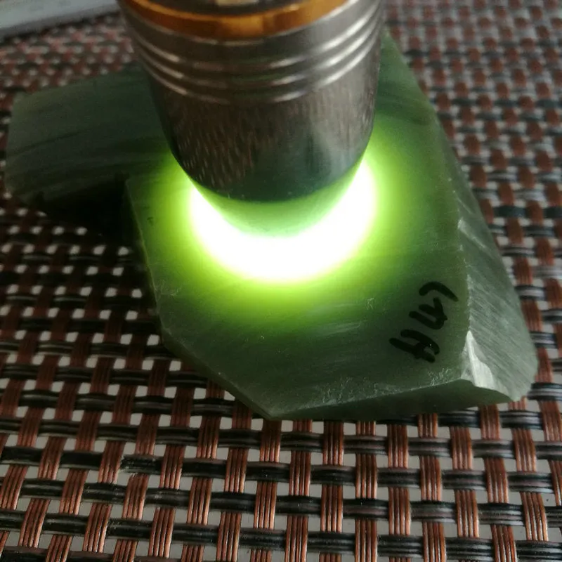 Natural Kunlun Jade Rough Nephrite Raw (158g, 6.5X6.2x2cm)