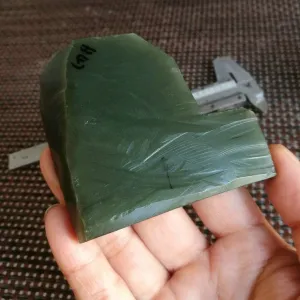 Natural Kunlun Jade Rough Nephrite Raw (158g, 6.5X6.2x2cm)