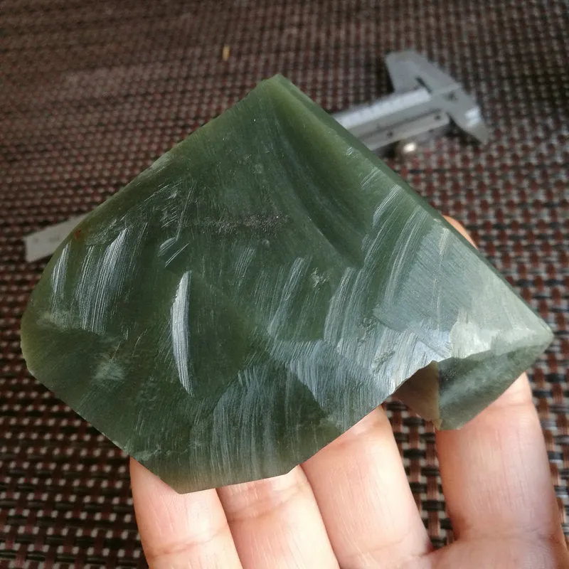 Natural Kunlun Jade Rough Nephrite Raw (158g, 6.5X6.2x2cm)