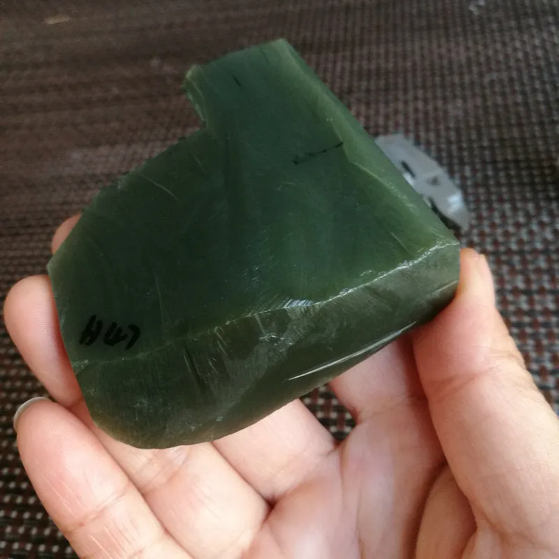 Natural Kunlun Jade Rough Nephrite Raw (158g, 6.5X6.2x2cm)