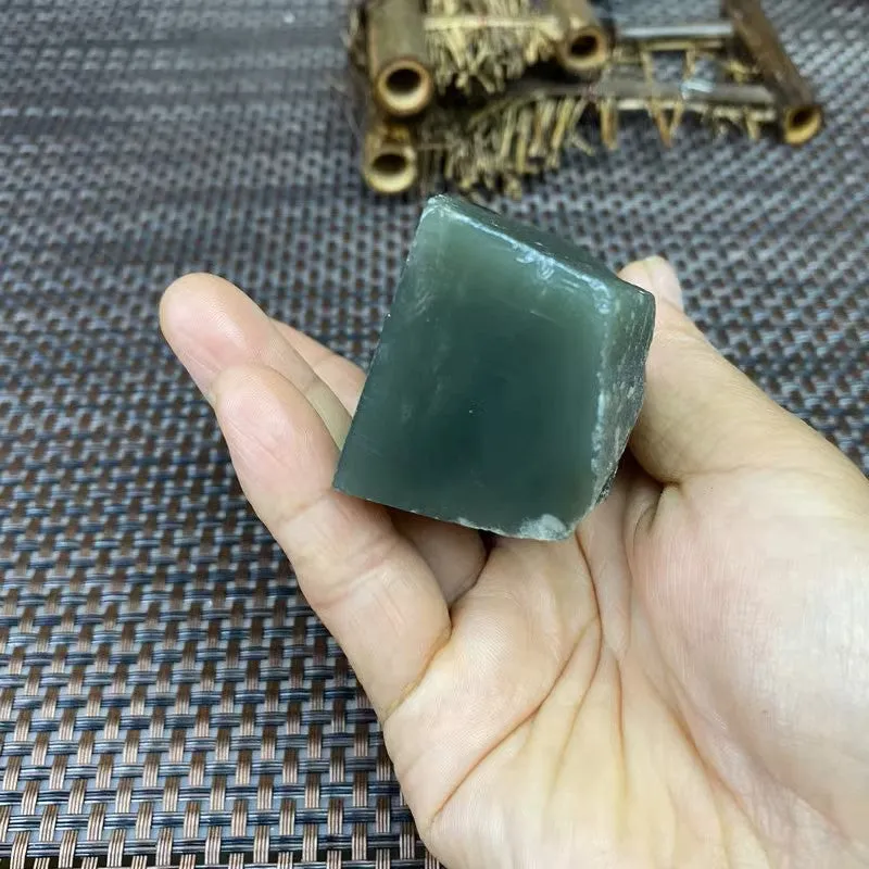 Natural Kunlun Jade Rough Nephrite Raw (282g,8.1X3.7X3.4cm)
