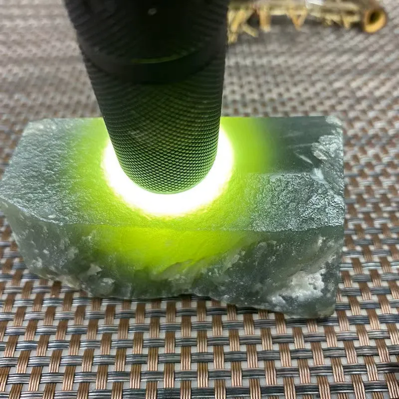 Natural Kunlun Jade Rough Nephrite Raw (282g,8.1X3.7X3.4cm)