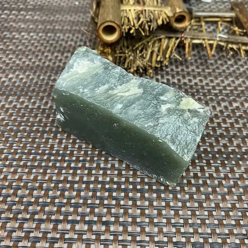 Natural Kunlun Jade Rough Nephrite Raw (282g,8.1X3.7X3.4cm)