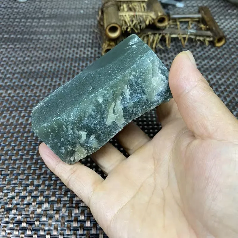Natural Kunlun Jade Rough Nephrite Raw (282g,8.1X3.7X3.4cm)