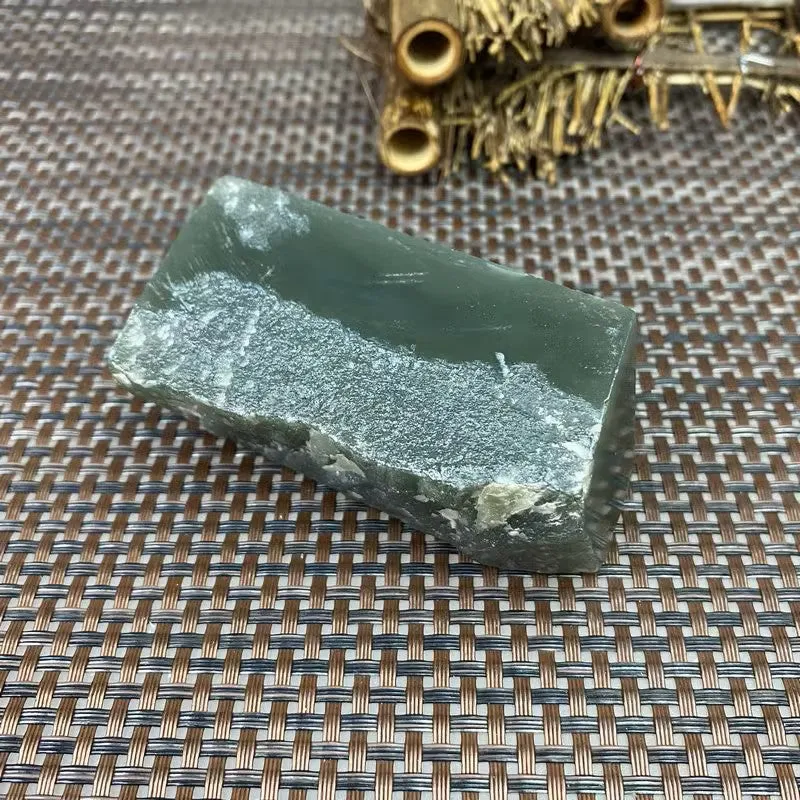 Natural Kunlun Jade Rough Nephrite Raw (282g,8.1X3.7X3.4cm)